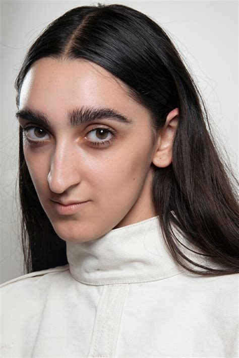 modella armenia gucci|Gucci model Armine Harutyunyan’s 'unconventional' appearance .